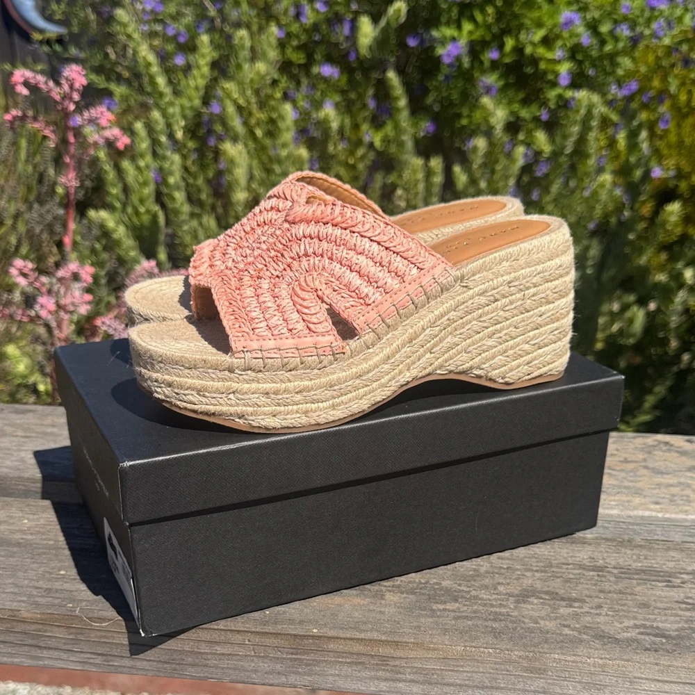 NWT Marc Fisher mizakki Coral Woven Platform Sandals